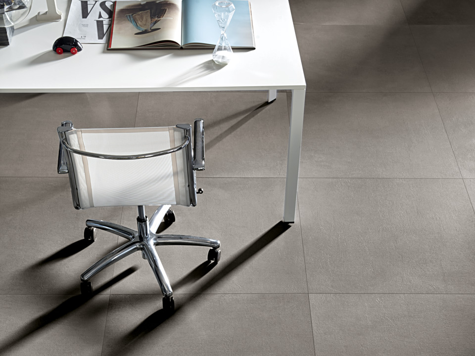 Grey concrete-look stoneware floor for an office, Blustyle Concrete Jungle collection